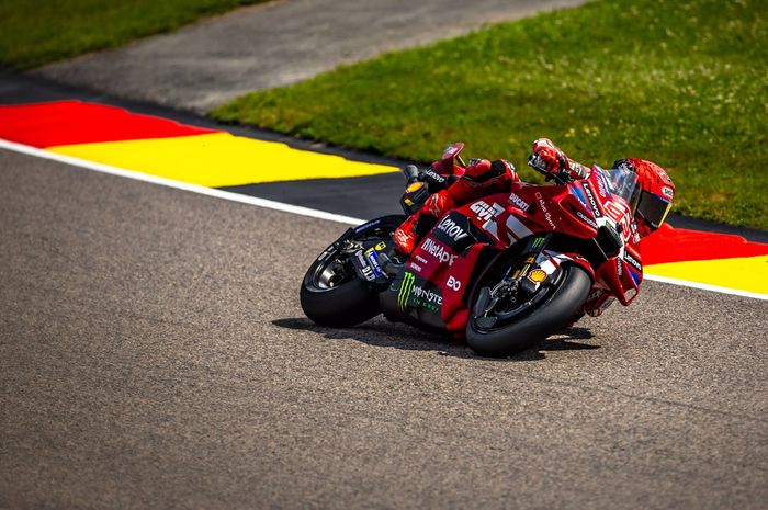 Hasil Sprint Race MotoGP Jerman 2026 - Marc Marquez Terlalu Tangguh, Dominasi Balapan hingga Naik Podium Tertinggi - Juara.net
