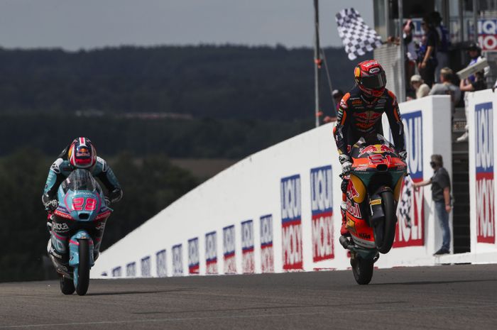 Brian Uriarte merebut pole position mengungguli Maximo Coelz di MotoGP Jerman 2026.