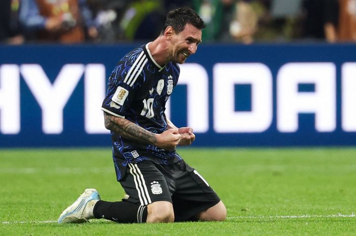 Lionel Messi melakukan selebrasi usai Timnas Argentina sukses lolos ke final Piala Dunia 2026 berkat kemenangan 2-1 atas Inggris di babak semifinal.
