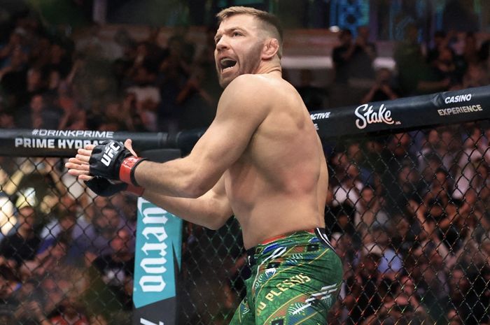 Dricus du Plessis selangkah lebih dekat untuk mendapatkan kembali sabuk juara kelas menengah UFC menyusul kemenangan dominannya atas Kamaru Usman.