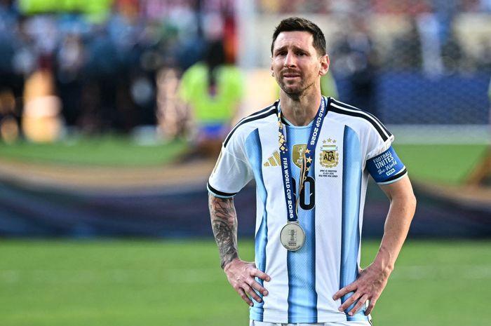 Lionel Messi mengumumkan dirinya pensiun dari Timnas Argentina.