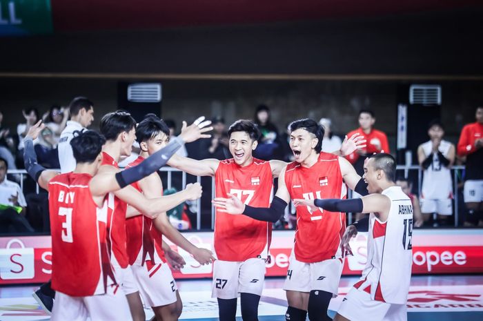 Para pemain timnas voli Indonesia melakukan selebrasi saat menghadapi Kamboja pada laga leg kedua Grup A Piala SEA V 2026 di Jakarta International Arena, Jakarta Timur, Rabu, 22 Juli 2026.