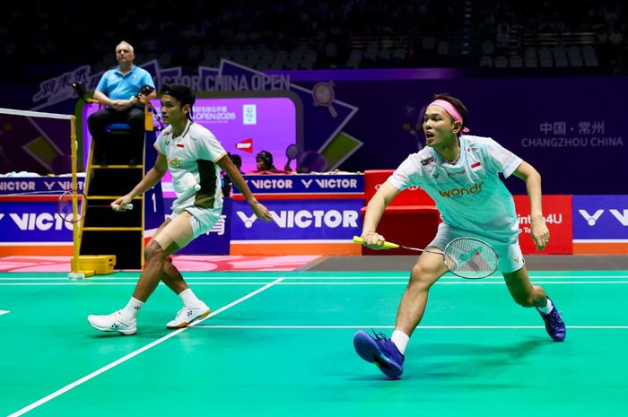 Pasangan putra Indonesia, Fajr Alfian/Muhammad Shohibul Fikri, pada babak semifinal China Open 2026 di Olympic Sports Center Hall, Changzhou, Sabtu (25/7/2026).