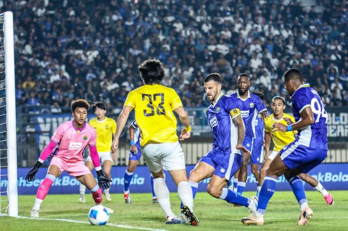 Persib dan Timnas Indonesia sama-sama memiliki niat untuk menjadikan Stadion Si Jalak Harupat sebagai kandangnya.
