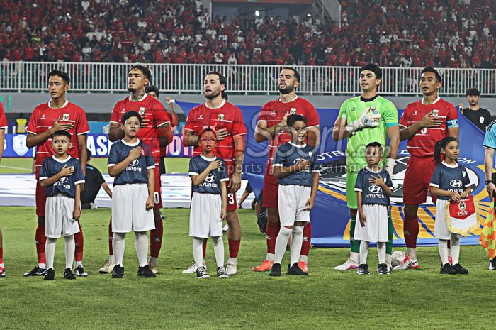 Pengamat sepak bola nasional, Akmal Marhali, mendesak AFF untuk mengevaluasi kinerja wasit di ASEAN Championship 2026.