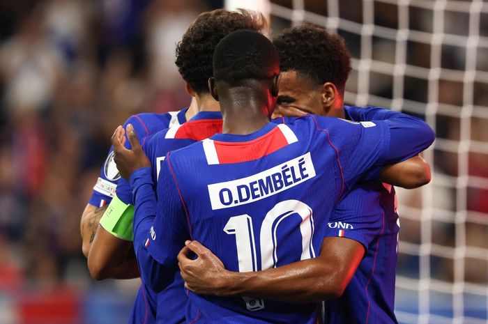 Desire Doue (kanan) mencetak gol untuk PSG ke gawang Aston Villa pada laga Piala Super Eropa 2026.
