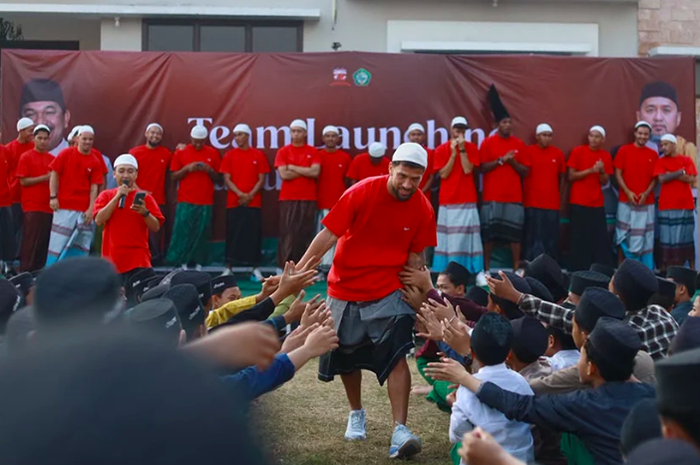 Madura United menggelar launching tim di pesantren jelang tampil di Super League 2026/2027