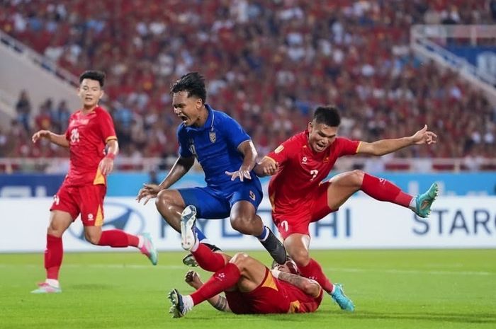 Suasana pertandingan Timnas Vietnam melawan Thailand pada laga leg kedua final ASEAN Championship 2026 di Stadion My Dinh, Hanoi, Rabu (26/8/2026). Timnas U-20 Vietnam terancam degradasi. 
