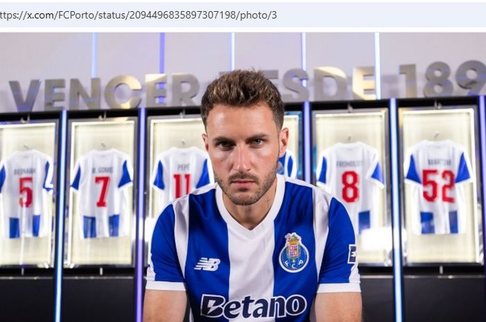 AC Milan resmi melepas Santiago Gimenez ke FC Porto dengan status pinjaman.
