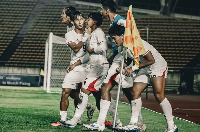 Selebrasi para pemain Timnas U-20 Indonesia usai menjebol gawang Laos pada matchday kedua Grup H Kualifikasi Piala Asia U-20 2027 di Stadion Nasional Laos, Vientiane, Kamis (3/9/2026).