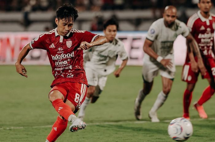 Suasana pertandingan Bali United vs PSS Sleman pada laga pekan pertama Super League 2026-2027 di Stadion Kapten I Wayan Dipta, Gianyar, Bali, pada Jumat (4/9/2026).