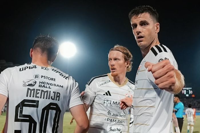 Selebrasi para pemeain Persija usai mencetak gol ke gawang Borneo FC pada laga pekan pertama Super League 2026-2027 di Stadion Segiri, Samarinda, Sabtu (5/9/2026)