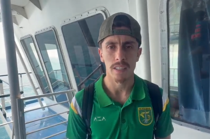 Kapten Persebaya Surabaya, Francisco Rivera beberkan suasananya usai pulang dari laga tandang melawan Bhayangkara FC pada pekan perdana Super League 2026/2027