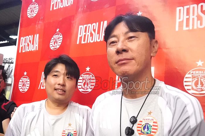 Pelatih Persija Jakarta, Shin Tae-yong, sedang memberikan keterangan kepada awak media di Persija Training Ground, Sawangan, Jawa Barat, Selasa (8/9/2026).