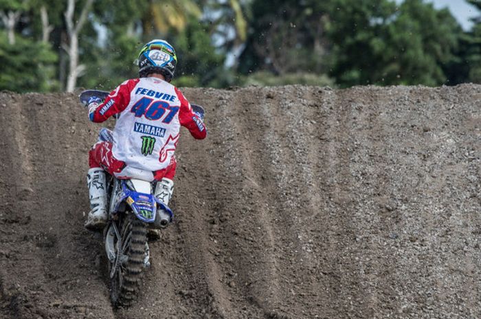 Aksi Romain Febvre dalam ajang MXGP seri Indonesia 2018 yang diselenggarakan di Pangkalpinang, Bangka, Indonesia, pada Minggu (1/7/2018).