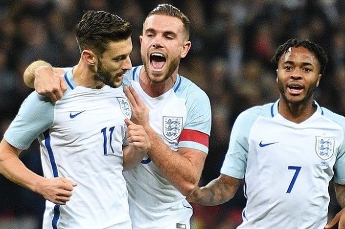   Kapten Inggris, Jordan Henderson (tengah), merayakan gol ke gawang Spanyol yang dicetak rekannya, Adam Lallana (kiri), dalam laga persahabatan di Stadion Wembley, Selasa (15/11/2016).  