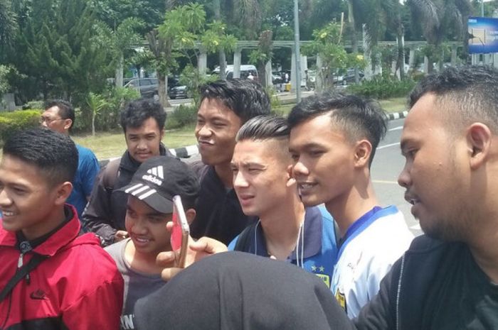 Kim Jeffrey Kurniawan saat baru tiba di Bandara Adi Soemarmo, Solo, Kamis (2/11/2017).