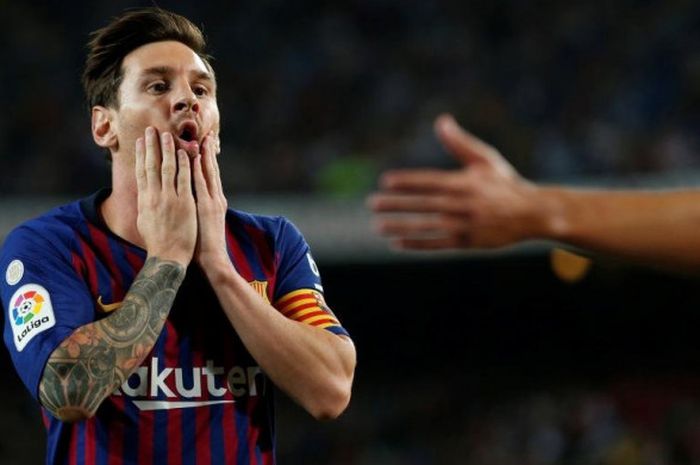    Reaksi Lionel Messi dalam partai Liga Spanyol antara FC Barcelona lawan Girona di Stadion Camp Nou, Barcelona, 23 September 2018.     