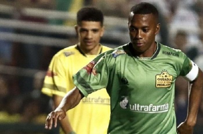 Robinho tampil dalam laga persahabatan untuk Chapecoense di Stadion Pacaembu, Sao Paolo, Kamis (22/12/2016). 