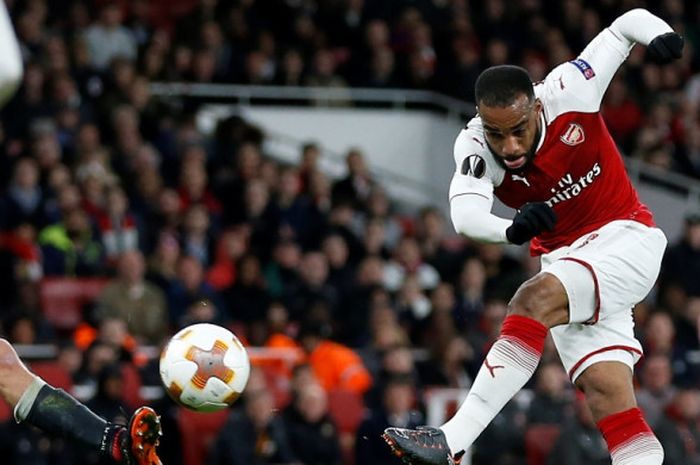 Striker Arsenal, Alexandre Lacazette, mencetak gol dalam laga leg pertama perempat final Liga Europa kontra CSKA Moskva di Stadion Emirates, London, Inggris pada 5 April 2018.