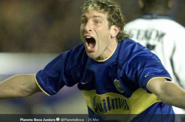 Striker Boca Juniors, Martin Palermo, merayakan gol usai menyarangkan bola ke gawang Real Madrid di ajang Piala Dunia Antarklub pada 28 November 2000.