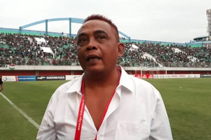 Manajer PSS Sleman, Sismantoro, saat ditemui awak media di tengah perayaan kesuksesan tim Elang Jawa merebut satu tiket promosi ke Liga 1 musim depan di Stadion Maguwoharjo, Sleman, Rabu (28/11/2018).