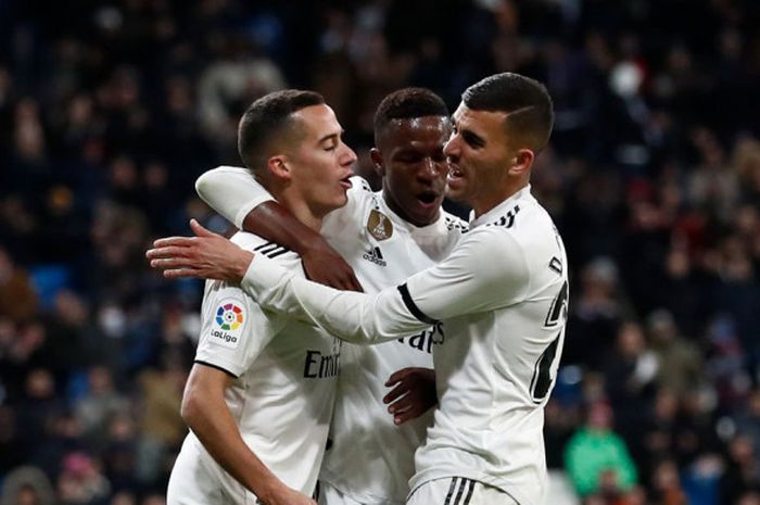 Pemain Real Madrid, Lucas Vazquez, Vinicius Junior, dan Dani Ceballos, berselebrasi dalam laga leg pertama Copa del Rey di Stadion Santiago Bernabeu, Rabi (9/1/2019).