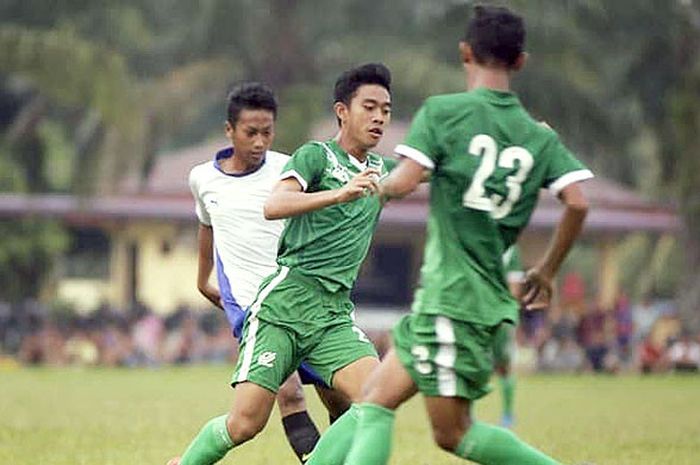 Pemain PSMS Medan U-16 saat melakoni laga uji coba melawan PSKTS di Tebing Tinggi, bulan Agustus Lalu.