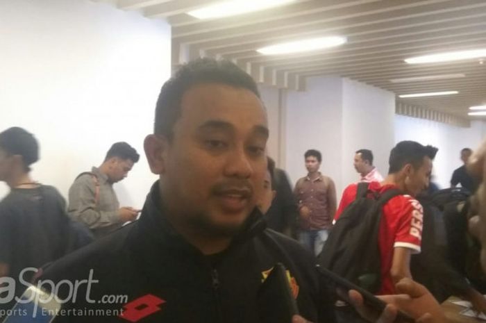 Pelatih Selangor FA, Nazliazmi Nasir saat menjawab pertanyaan wartawan di Hotel Santika, Bekasi, Rabu (5/9/2018).