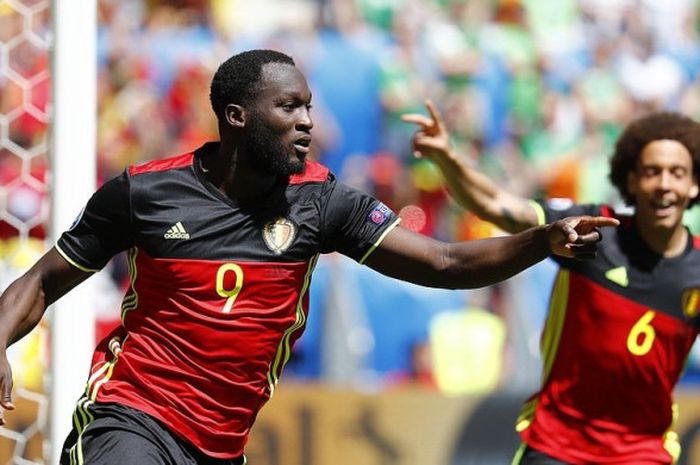 Romelu Lukaku (kiri) berkontribusi besar saat timnas Belgia membenamkan Gibraltar pada Kamis, (31/8/2017). 