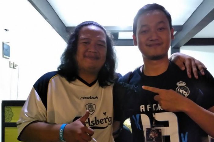 Akbar Primasto Yunanda (baju putih), ketua Bigred Solo, bersama dengan ketua Pena Real Madrid Indonesia (PRMI) Solo, Hermawan Seno Ajie (baji hitam).