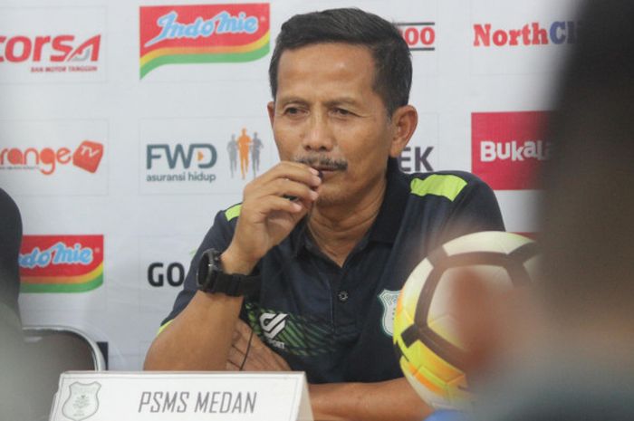 Pelatih PSMS Medan, Djadjang Nurdjaman, dalam sesi konferensi pers di Stadion Kebun Bunga, Medan, Senin (4/6/2018), menjelang laga kontra Persib.