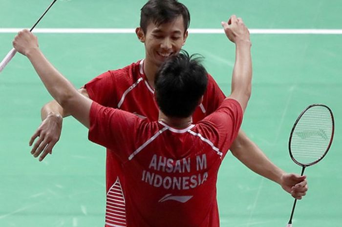 Mohammad Ahsan dan Rian Agung Saputro merayakan kemenangan mereka atas unggulan pertama Li Junhui/Liu Yuchen di babak 32 besar BWF World Championships Glasgow, Skotlandia (24/8/2017).