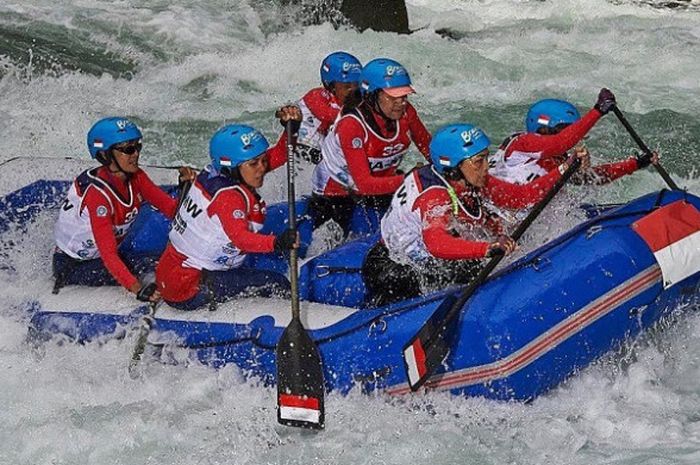 Tim arung jeram Indonesia, menjajal sungai Yoshino jelang kejuaraan dunia arung jeram master women, 