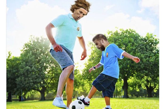 Gambar Luka Modric dan Gerard Pique setelah diedit menggunakan Adobe Photoshop