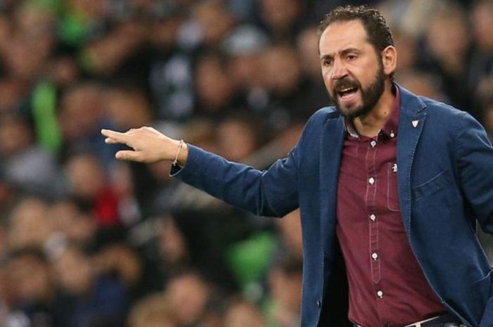 Reaksi pelatih Sevilla, Pablo Machin, dalam partai Liga Europa lawan FC Krasnodar, 4 Oktober 2018.