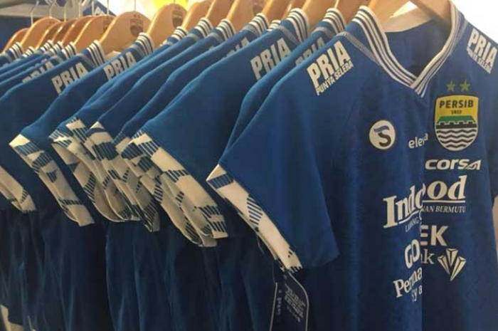 Jersey home Persib 2018 edisi anak-anak resmi dirilis pada pada Jumat (18/5/2018) di PERSIB Merchandise Store yang berlokasi di Graha PERSIB Lantai 2.