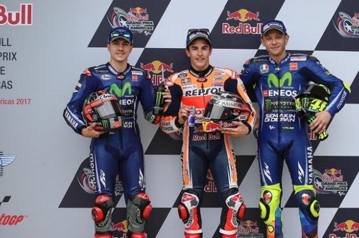 Dari kiri ke kanan, Maverick Vinales (Movistar Yamaha), Marc Marquez (Repsol Honda), Valentino Rossi (Movistar Yamaha), berpose setelah menjalani sesi kualifikasi GP Americas di Circuit of The Americas (COTA), Sabtu (22/4/2014) siang waktu setempat.