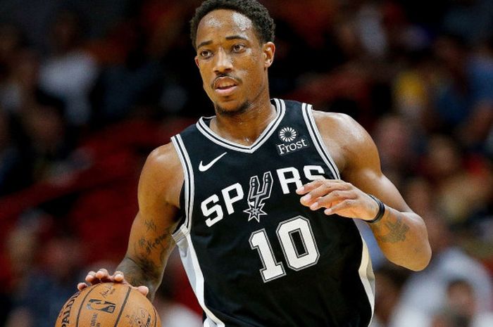 Shooting guard San Antonio Spurs, DeMar DeRozan, membukukan tripel-dobel saat membela timnya menghad