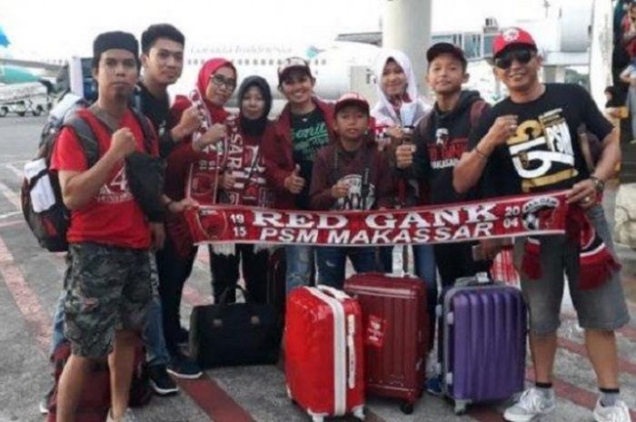 Suporter PSM Makassar dari ordo Red Gank.