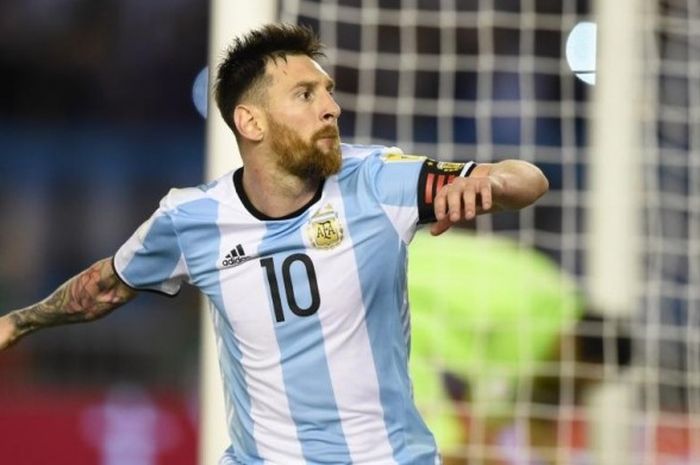 Aksi selebrasi Lionel Messi selepas menjebol gawang Cile untuk timnas Argentina dalam partai Kualifikasi Piala Dunia 2018 di Monumental Stadium, Buenos Aires, 23 Maret 2017.