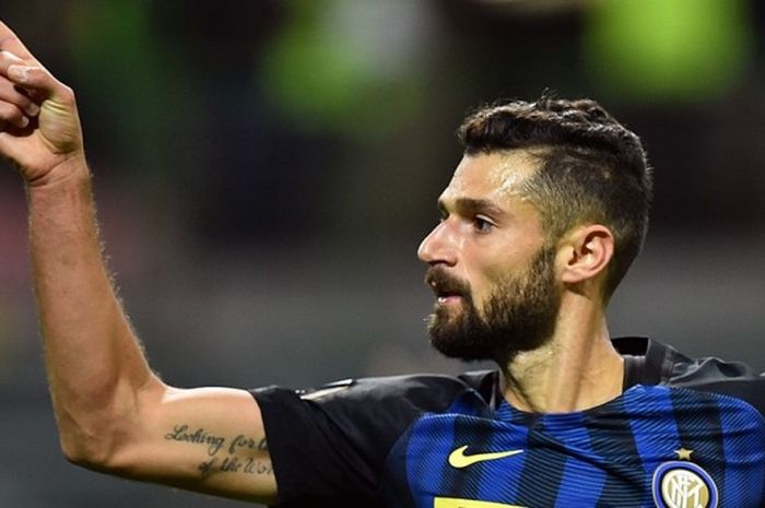 Gelandang Inter Milan, Antonio Candreva, merayakan gol yang dia cetak ke gawang Southampton dalam laga Grup K Liga Europa di Stadion Giuseppe Meazza, Milan, Italia, 20 Oktober 2016.