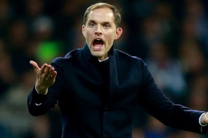 Pelatih Borussia Dortmund, Thomas Tuchel, saat mendampingi anak buahnya melakoni laga Liga Champions kontra Real Madrid di Estadio Santiago Bernabeu pada 7 Desember 2016.