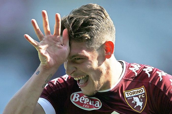 Penyerang Torino, Andrea Belotti, merayakan gol dengan selebrasi khas nya yaitu dengan meletakan lima jari di dahi sambil menyerupai bentuk 