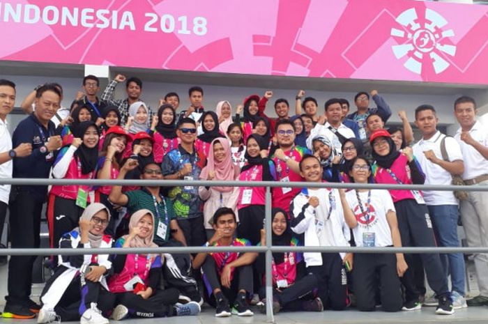 Ketua INAPGOC, Raja Sapta Oktohari , saat menjumpai sejumlah relawan Asian Para Games 2018 yang bertugas di Lapangan Hoki 2 GBK, Sabtu (6/10/2018).