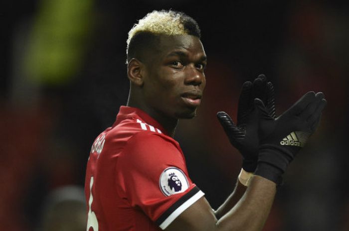 Gelandang Manchester United, Paul Pogba, dalam laga melawan Stoke City di Old Trafford, Senin (15/1/2018)