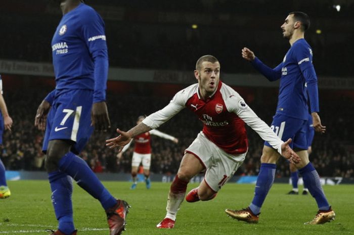 Selebrasi gelandang Arsenal, Jack Wilshere (tengah), seusai mencetak gol ke gawang Chelsea dalam pertandingan Liga Inggris 2017-2018 di Stadion Emirates, London, Inggris, pada Rabu (3/1/2018).