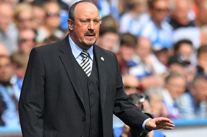 Pelatih Newcastle United, Rafael Benitez, saat memimpin timnya pada laga Liga Inggris kontra Huddersfield di John Smith Stadium pada 20 Agustus 2017.