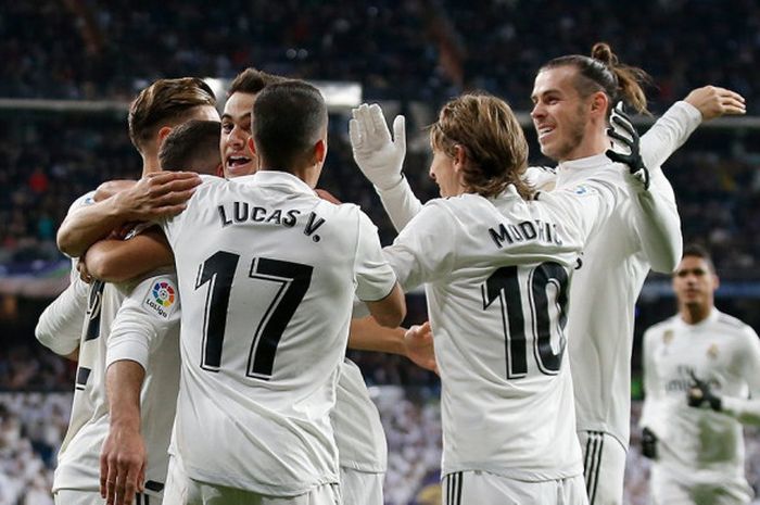 Pemain Real Madrid merayakan gol dalam laga Liga Spanyol pekan ke-14 kontra Valencia, Minggu (2/12/2018) dini hari WIB di Stadion Santiago Bernabeu