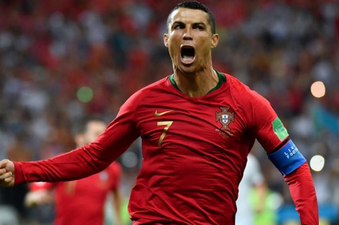 Penyerang Timnas Portugal, Cristiano Ronaldo, merayakan golnya ke gawang Spanyol dalam laga Grup B Piala Dunia 2018, Jumat (15/6/2018) di Stadion Fisht, Sochi.